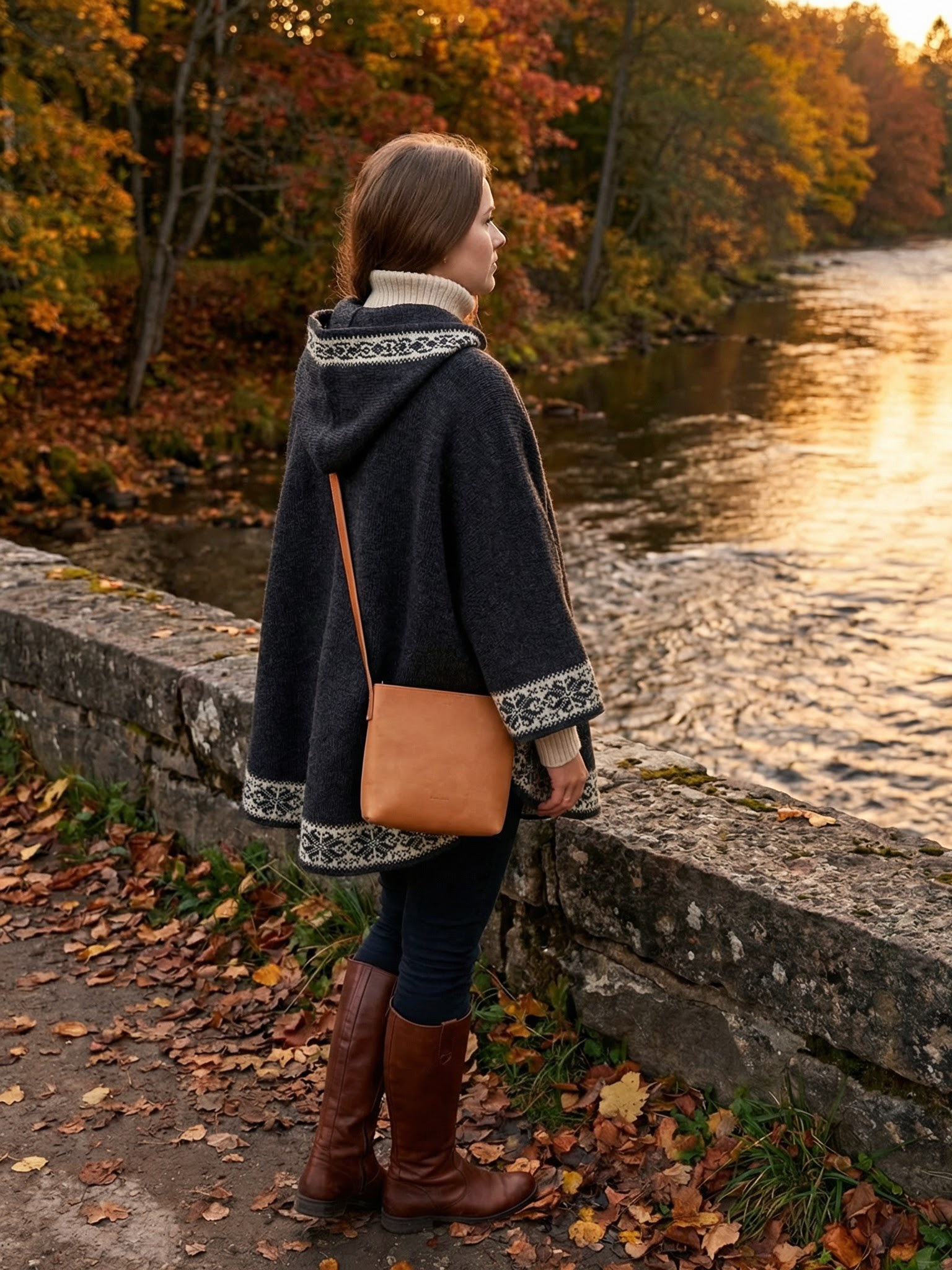 Вязаный женский пончо  thumbnail 2